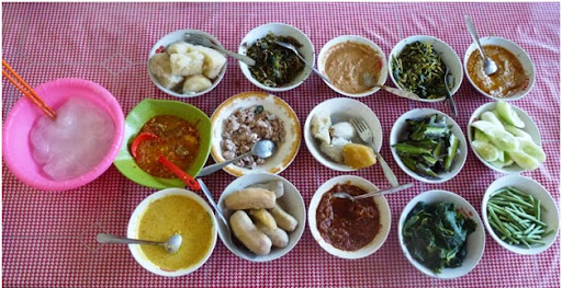 Explore Kuliner Tradisional Ternate di Pasar Gamalama: Ikan Bakar, Gohu, dan Ulat Sagu